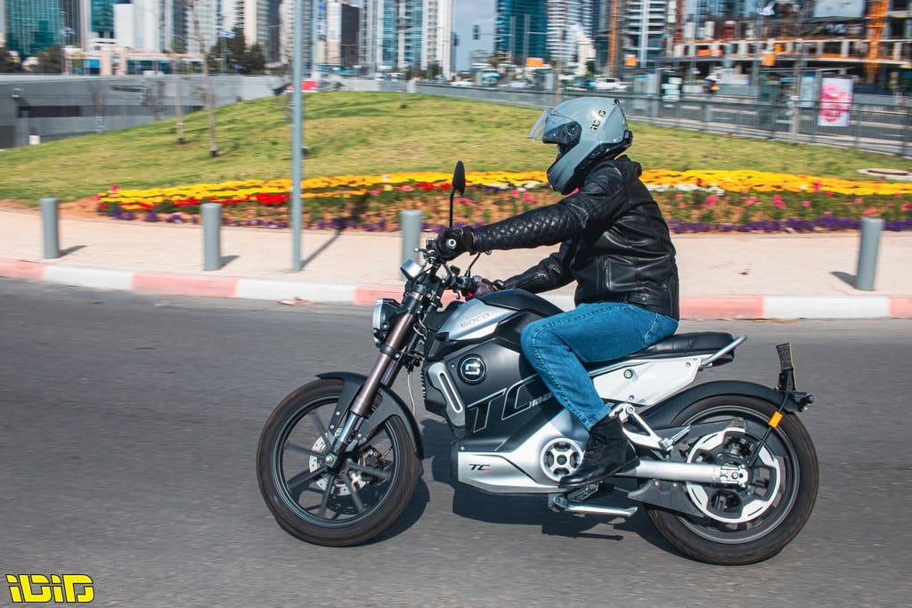 מבחן דרכים: האופנוע החשמלי Super Soco TCmax